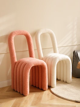 Iskandinav Yaratıcı Garip Şekil Sandalye Masası Ev Yatak Odası giyim Mağazası Internet Ünlü Dışkı Tarak Makyaj Tasarımcısı Yemek Sandalyesi Görüntü